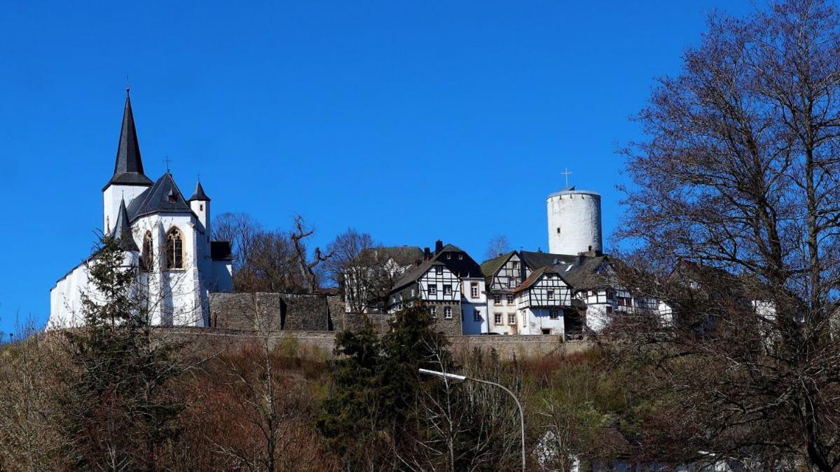 Ferienhaus Hescheld With Private Jacuzzi 헬렌탈 외부 사진